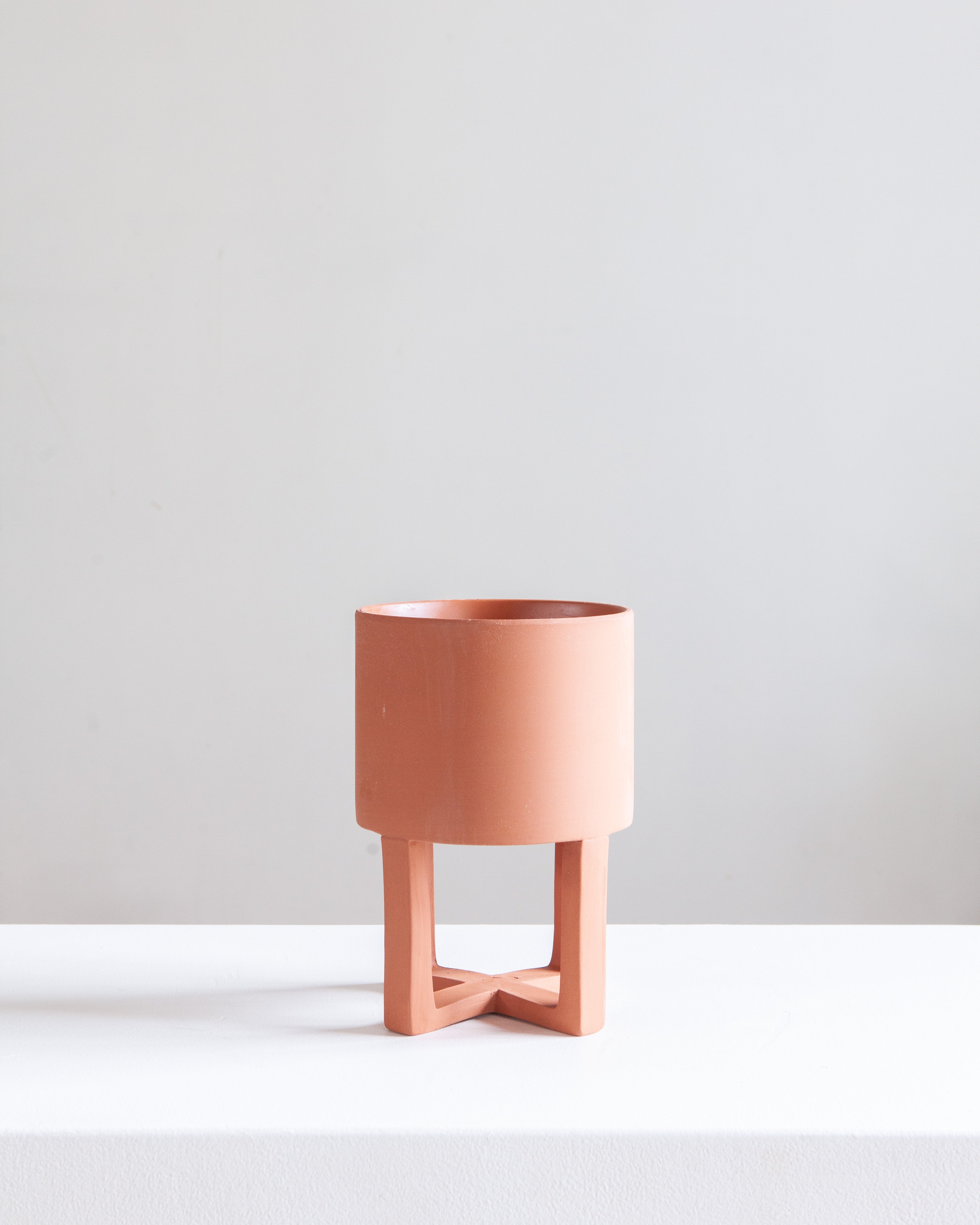 CROSS-LEGGED POT (TERRACOTTA) Small 6.5 Inch