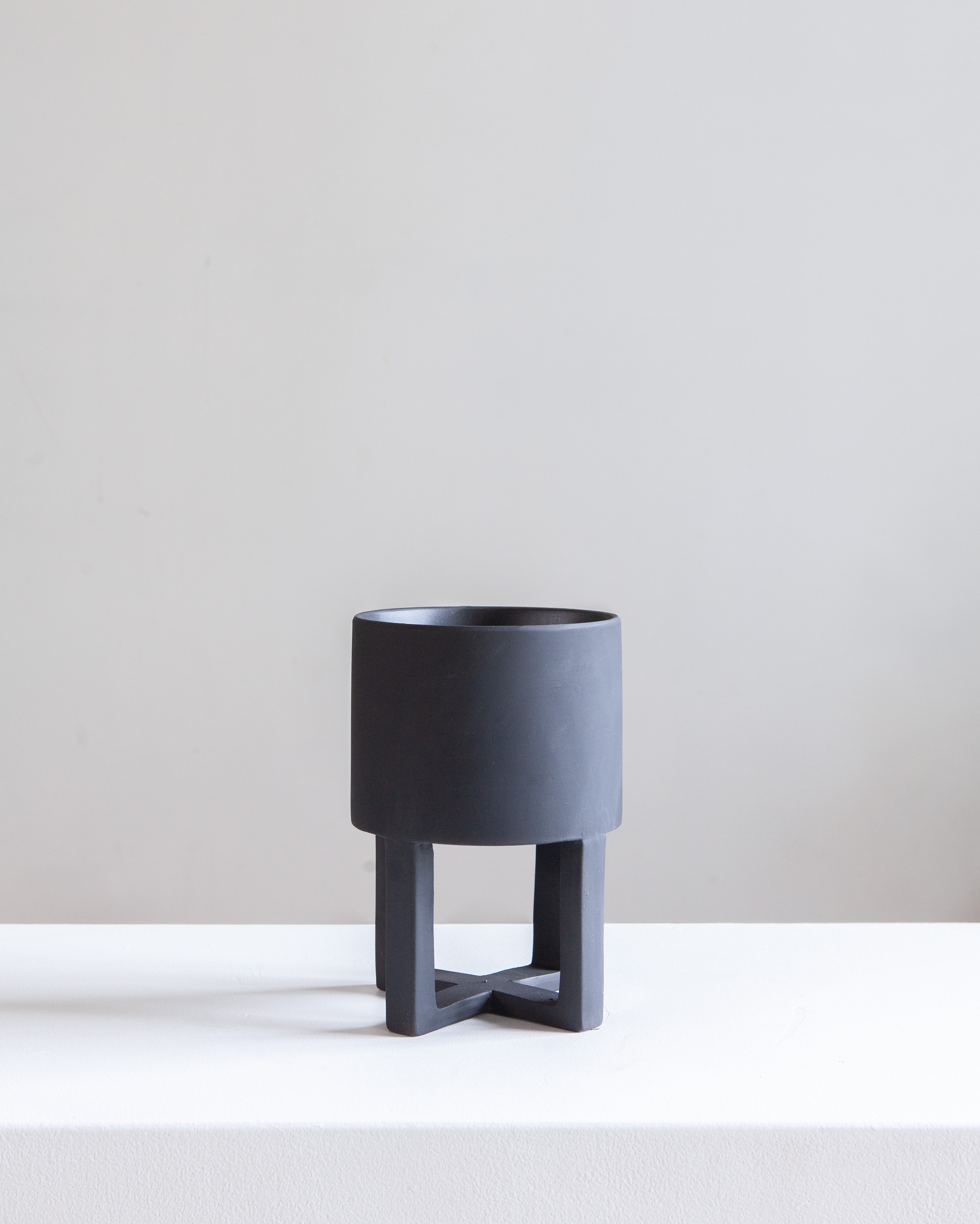 Santurce Footed Planter | 6 inch Nursery Pot