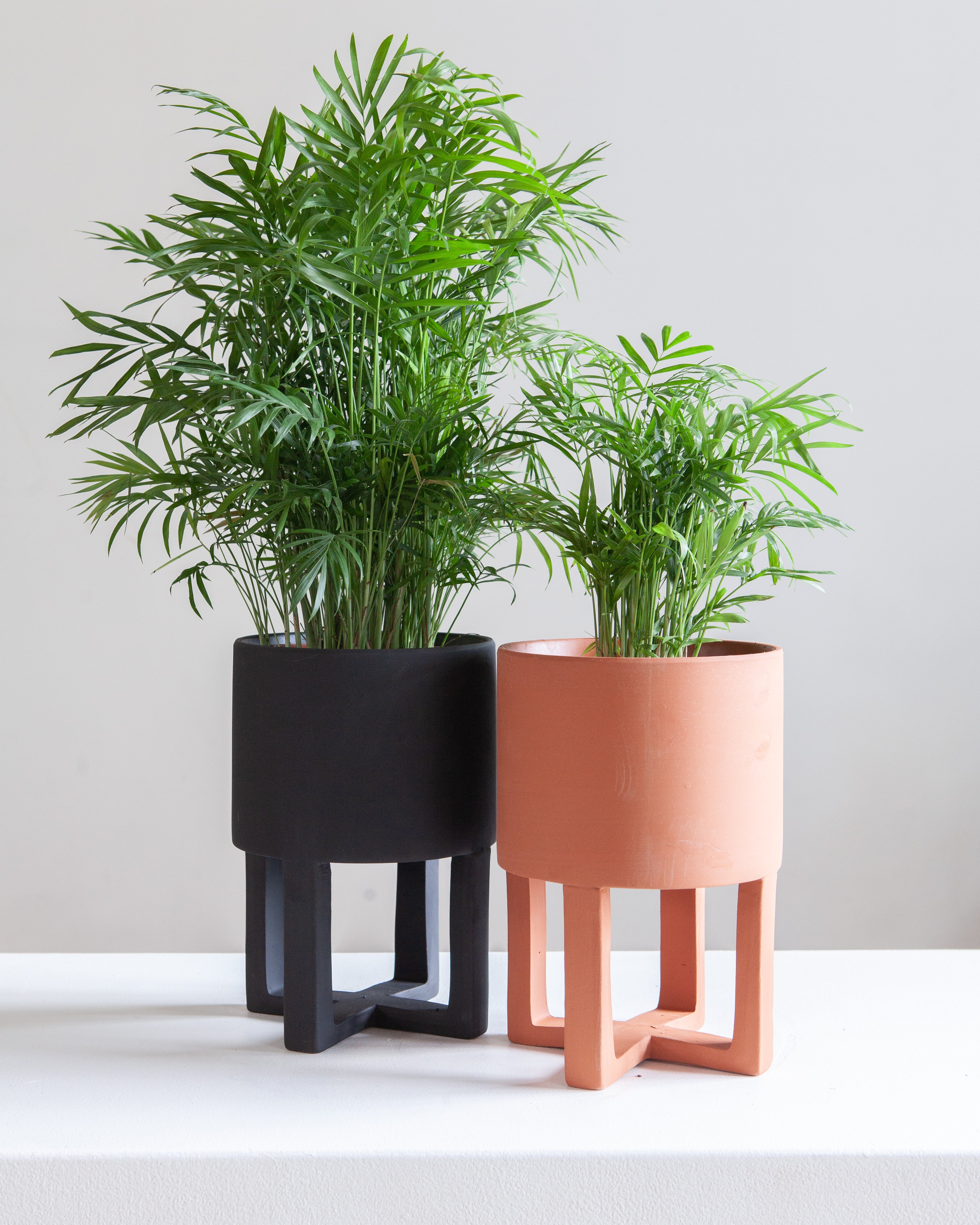 CROSS-LEGGED POT (TERRACOTTA) Small 6.5 Inch