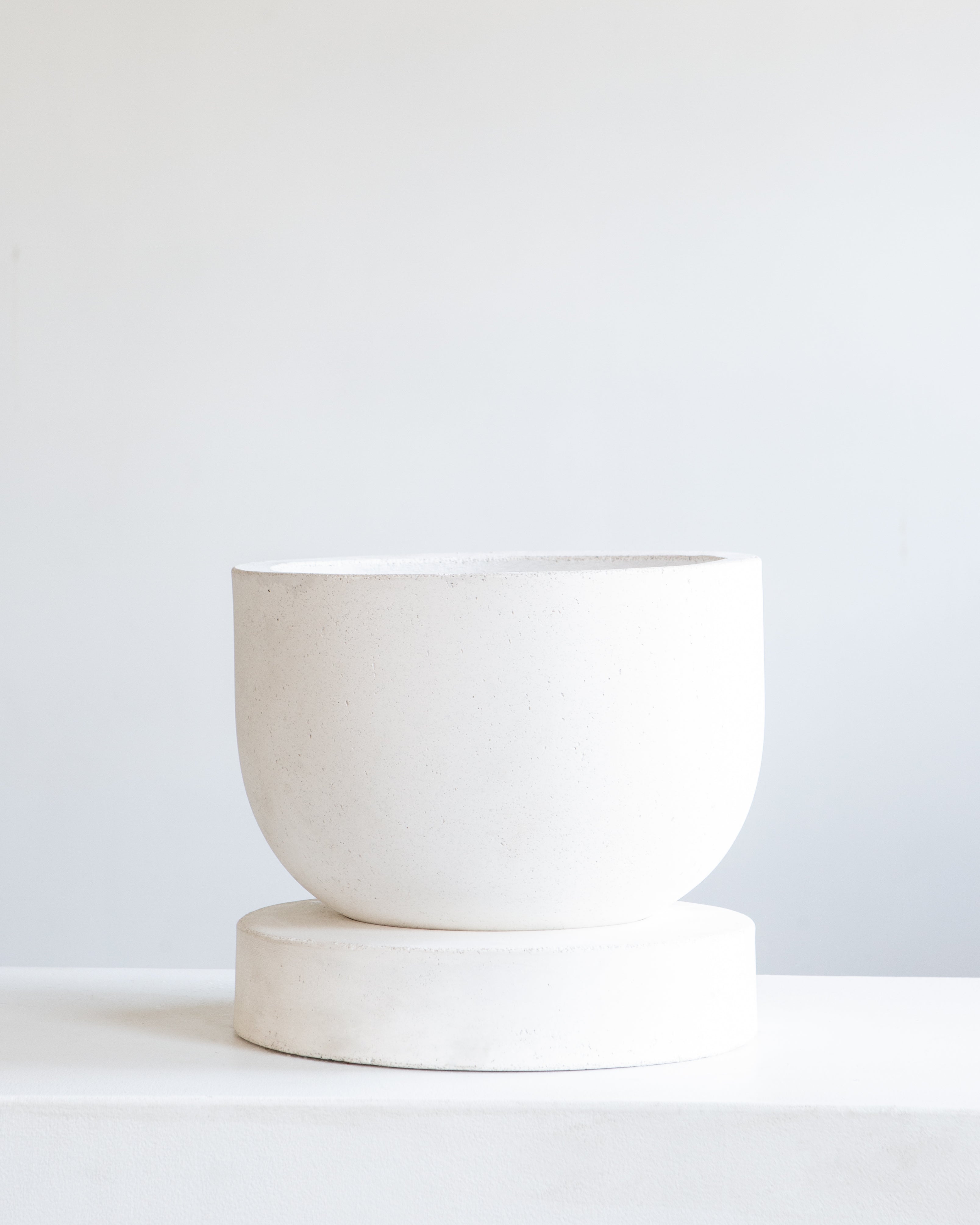 Archer Planter with Drainage and Tray | 10 inch Diameter
