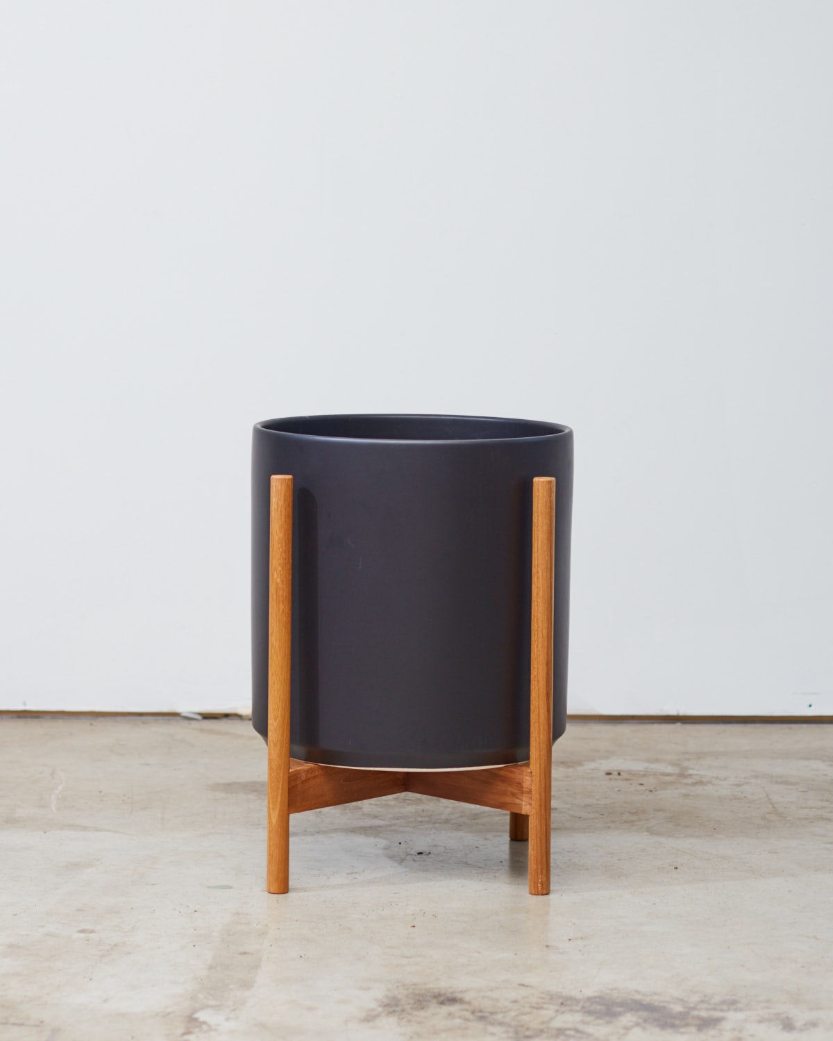 14 Inch REVIVAL CERAMICS BLACK CYLINDER WITH NATURAL TEAK STAND - Large