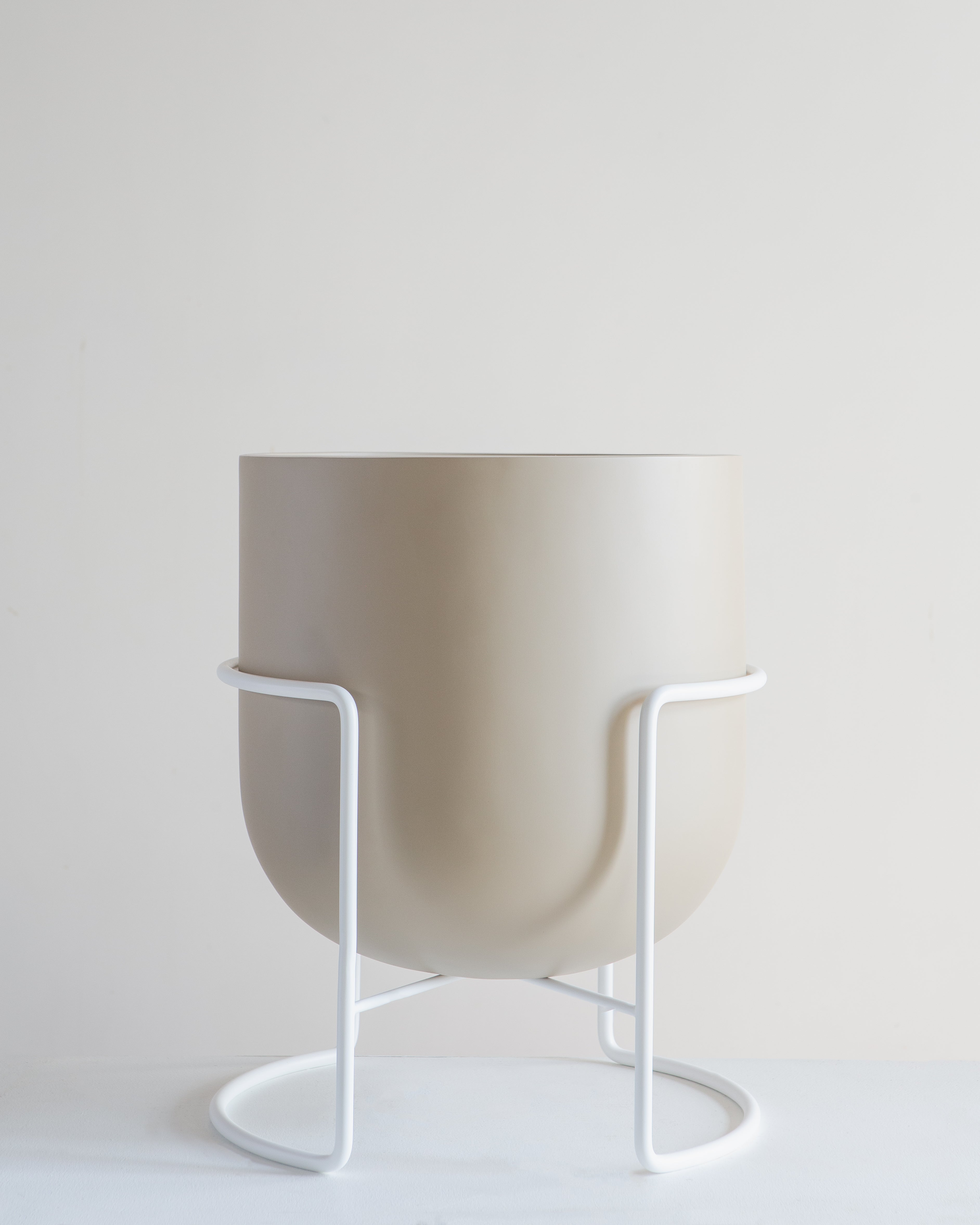 ROTUNDA WITH STAND - GINGER / White Stand, Large 16.3 x 16.3 x 19.9 in