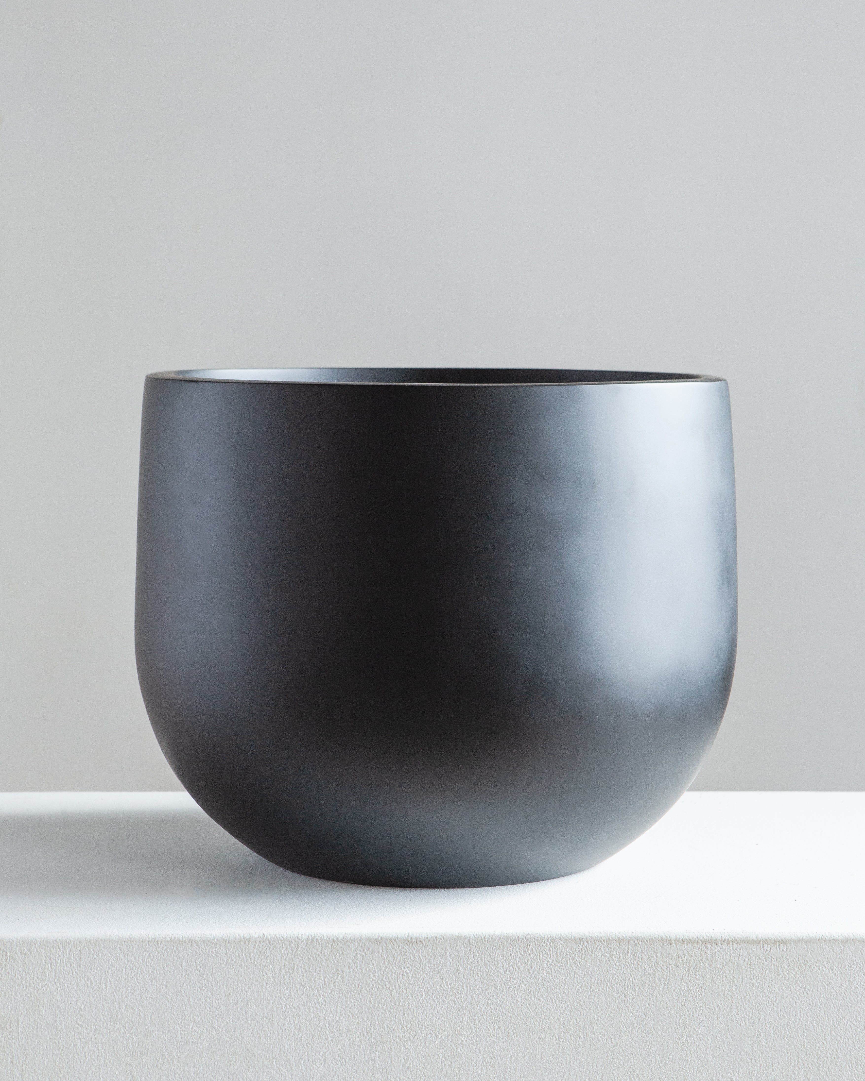 CRATERA - BLACK, Large 16.7 x 16.7 x 13 in