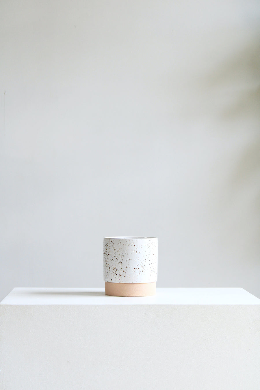 Briar Speckled Planter with Drainage and Tray | 6 Inch Diameter