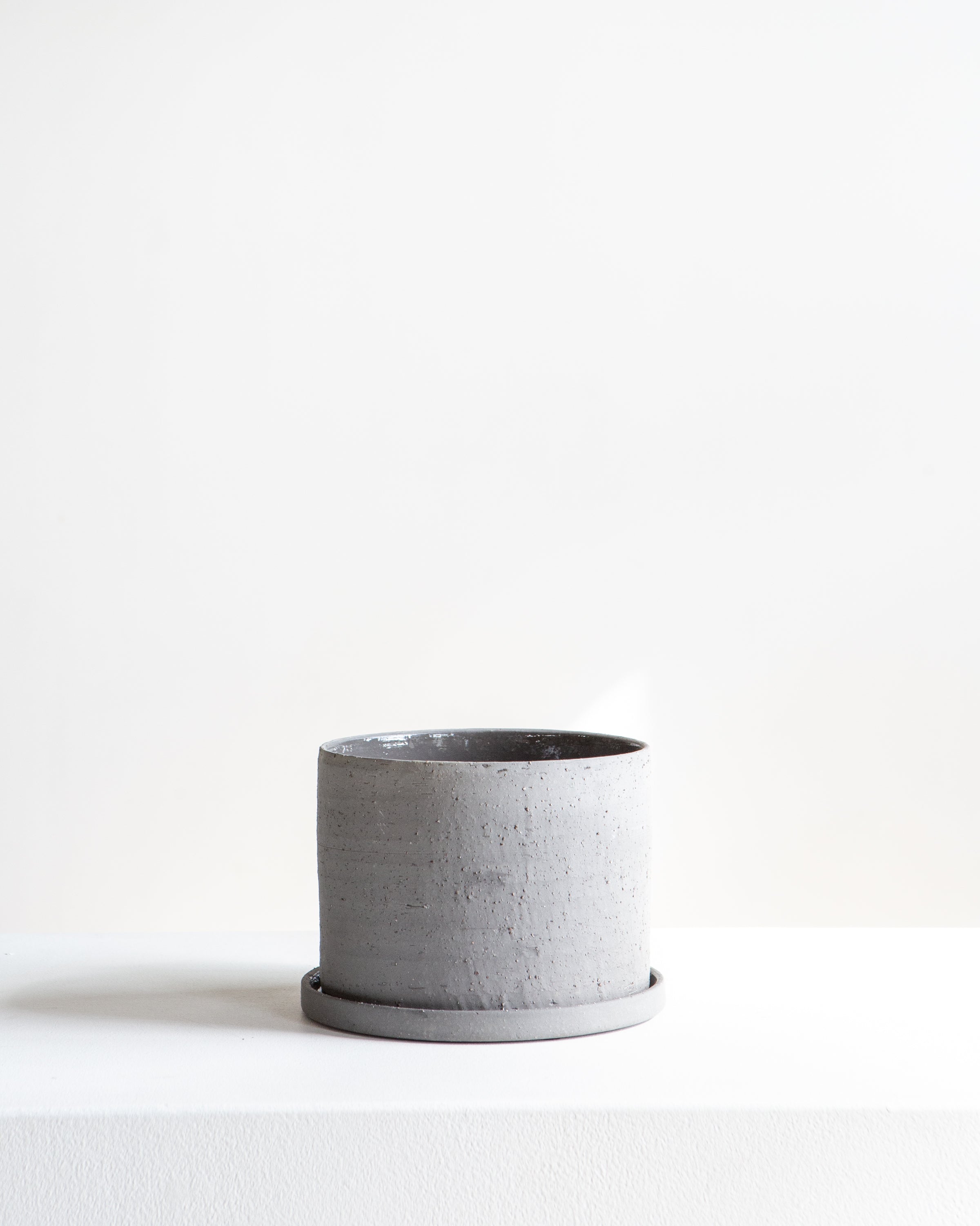6 inch diameter plant pot Easton Planter with Drainage and Tray