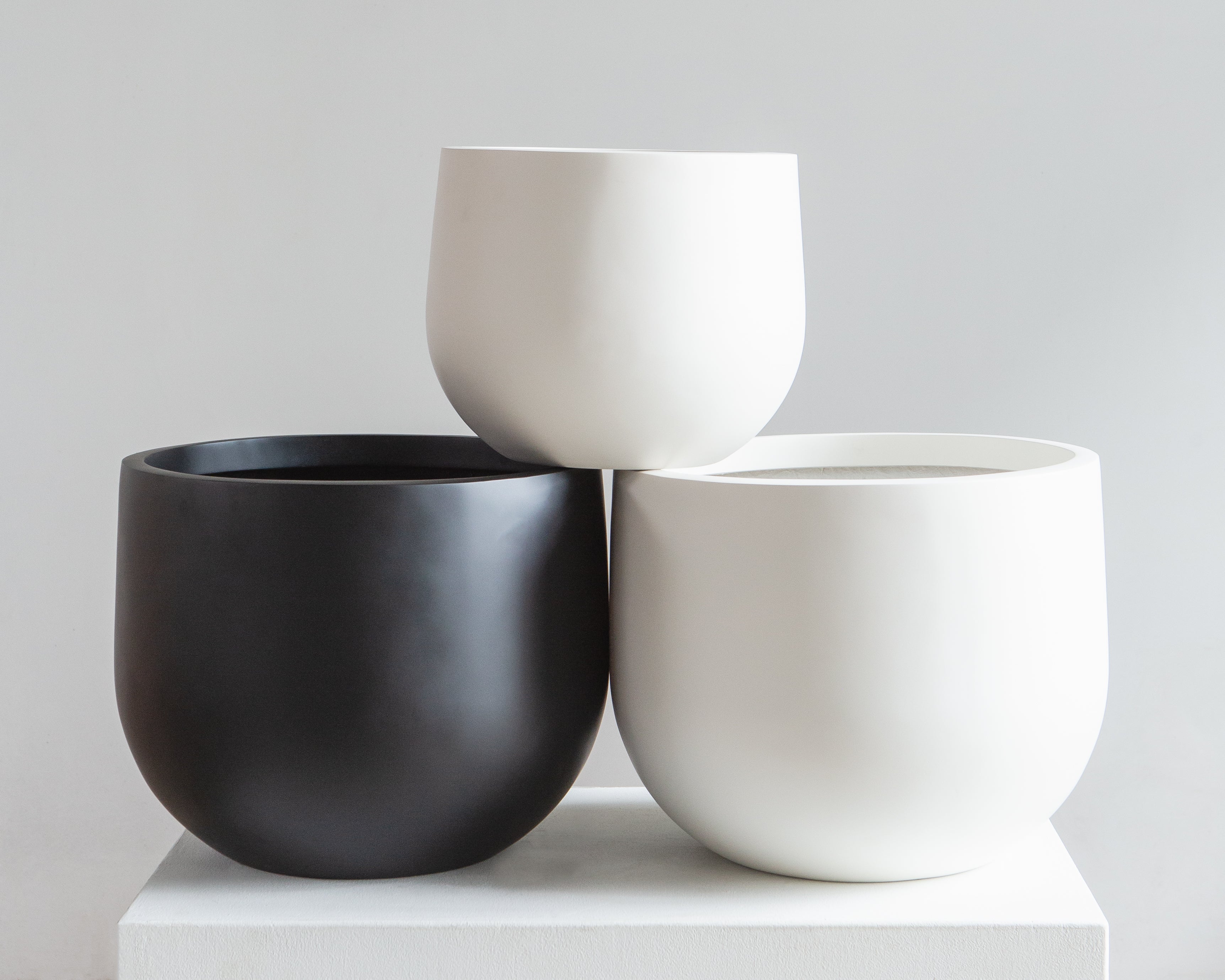CRATERA - BLACK, Large 16.7 x 16.7 x 13 in