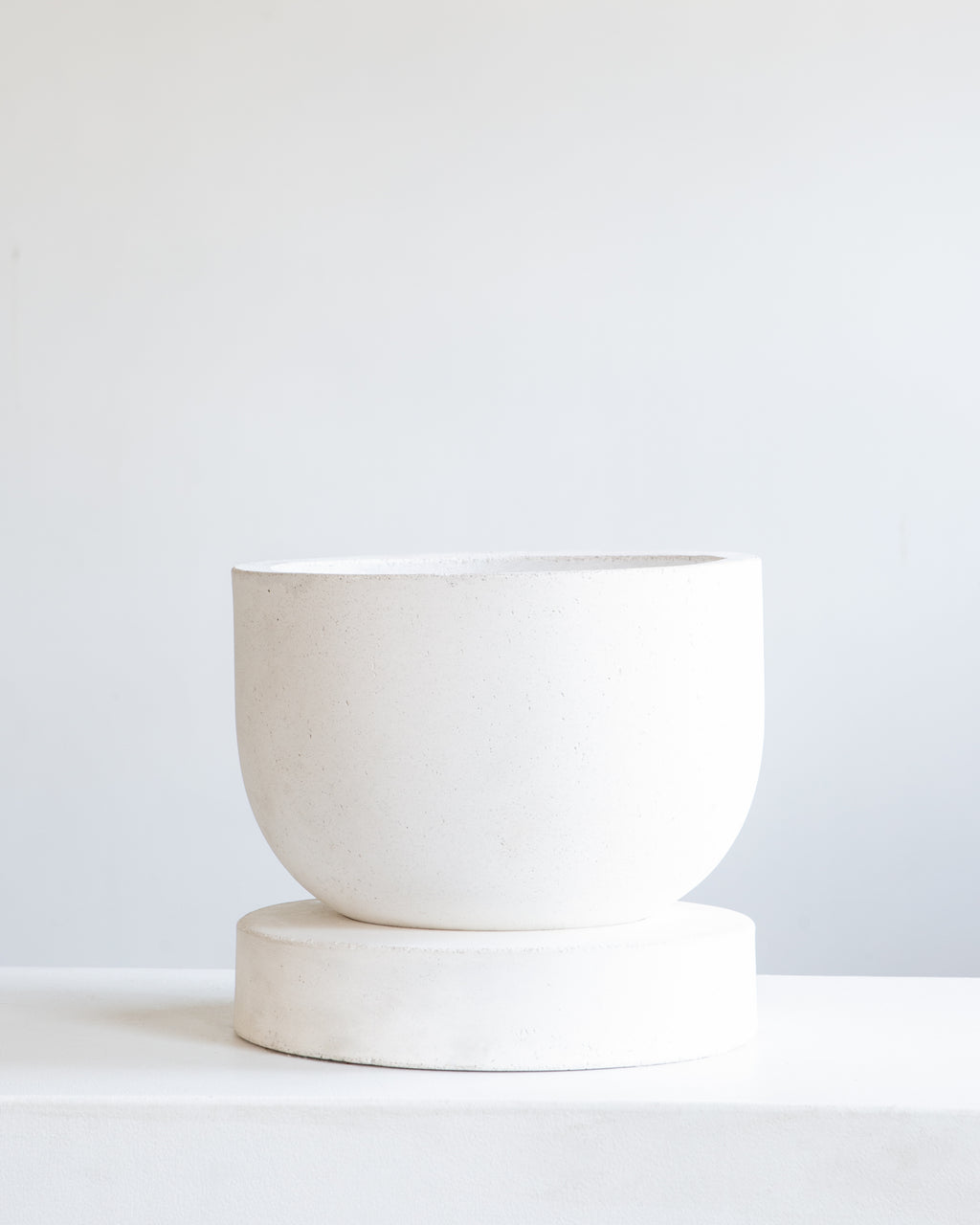 Archer Planter with Drainage and Tray | 10 inch Diameter