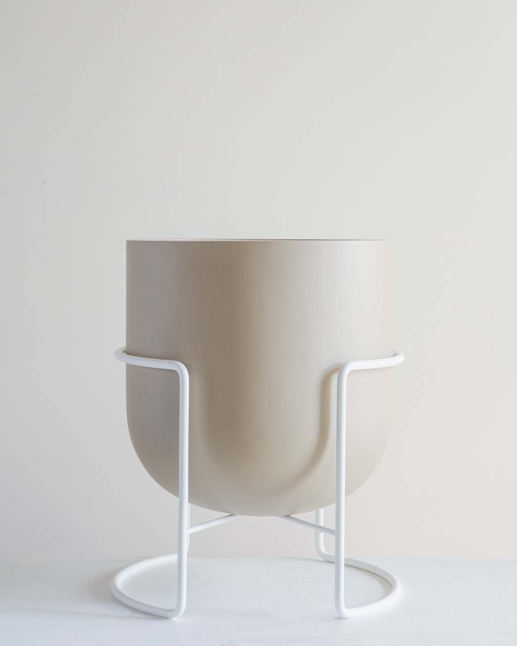 ROTUNDA WITH STAND - GINGER / White Stand, Large 16.3 x 16.3 x 19.9 in