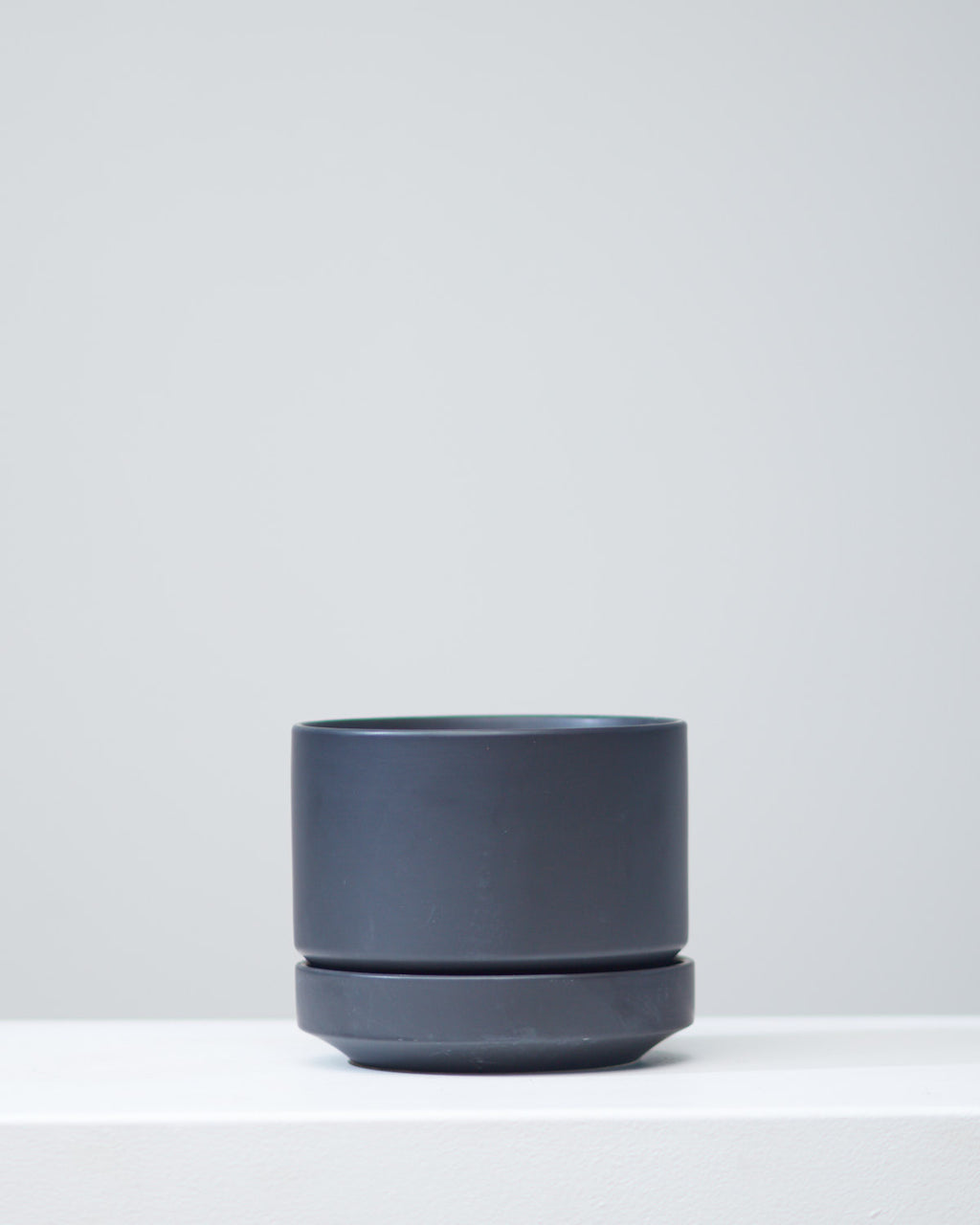 6 Inch REVIVAL CERAMICS ROUND TWO - BLACK - Small