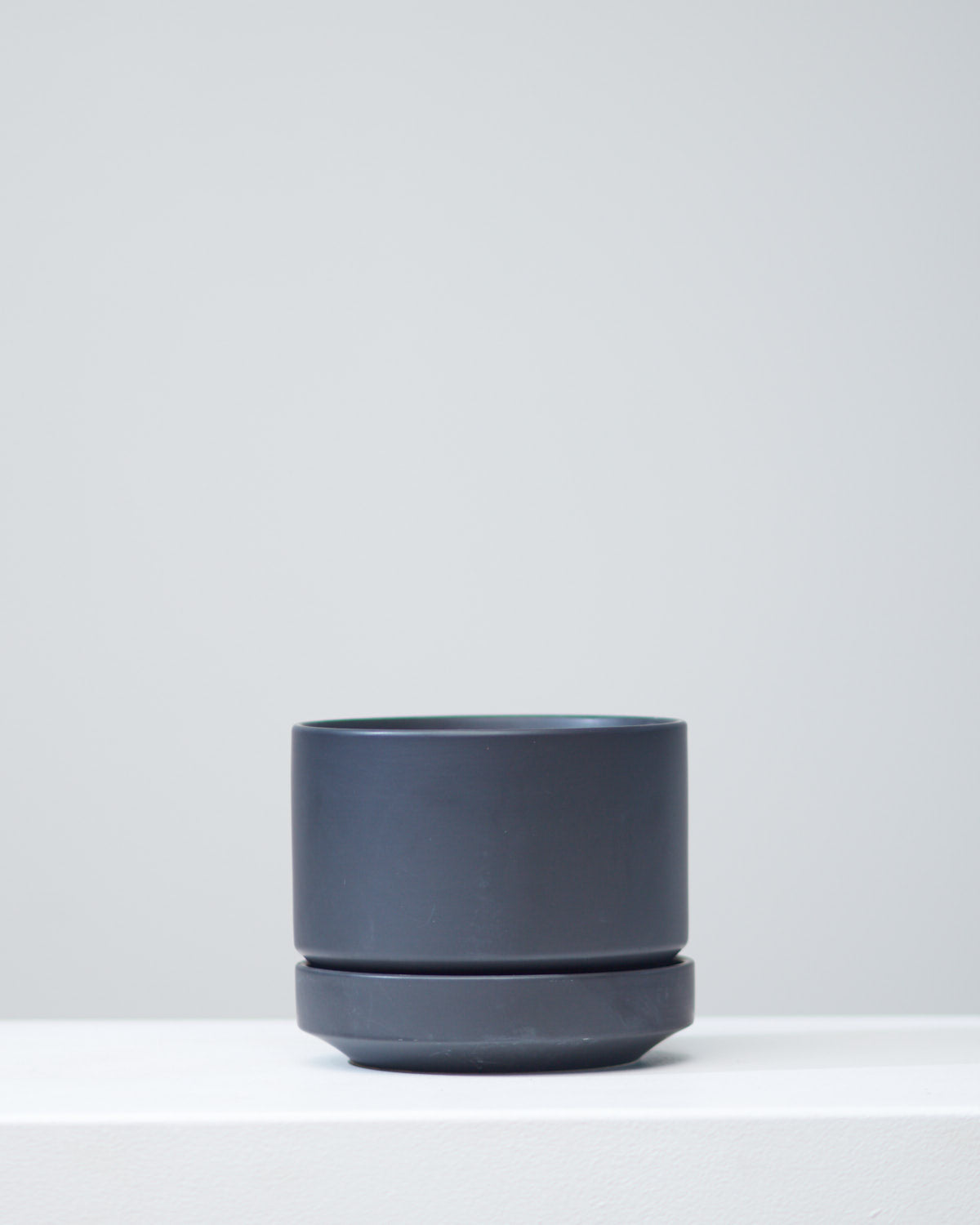 6 Inch REVIVAL CERAMICS ROUND TWO - BLACK - Small