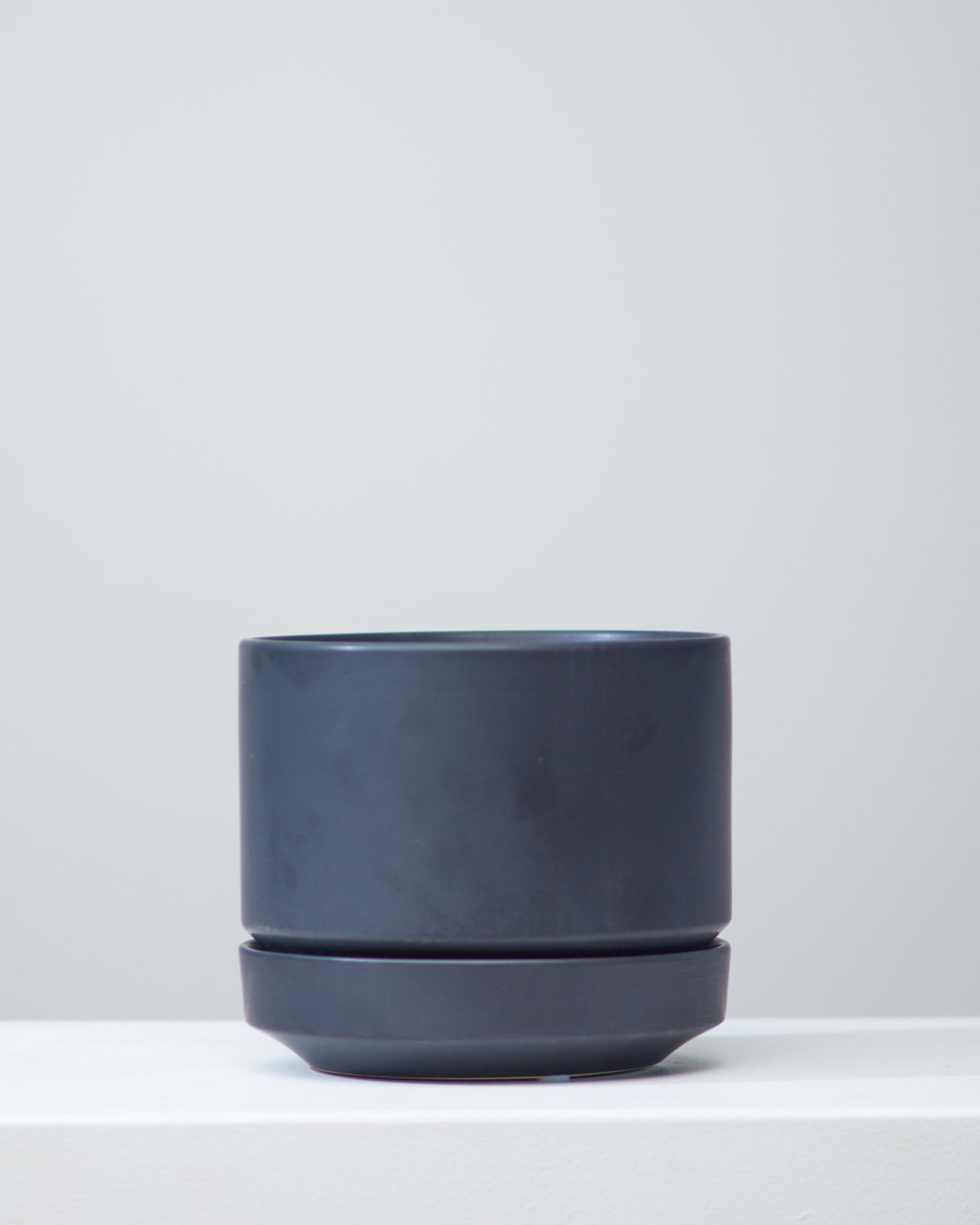 8 Inch REVIVAL CERAMICS ROUND TWO - BLACK - Small