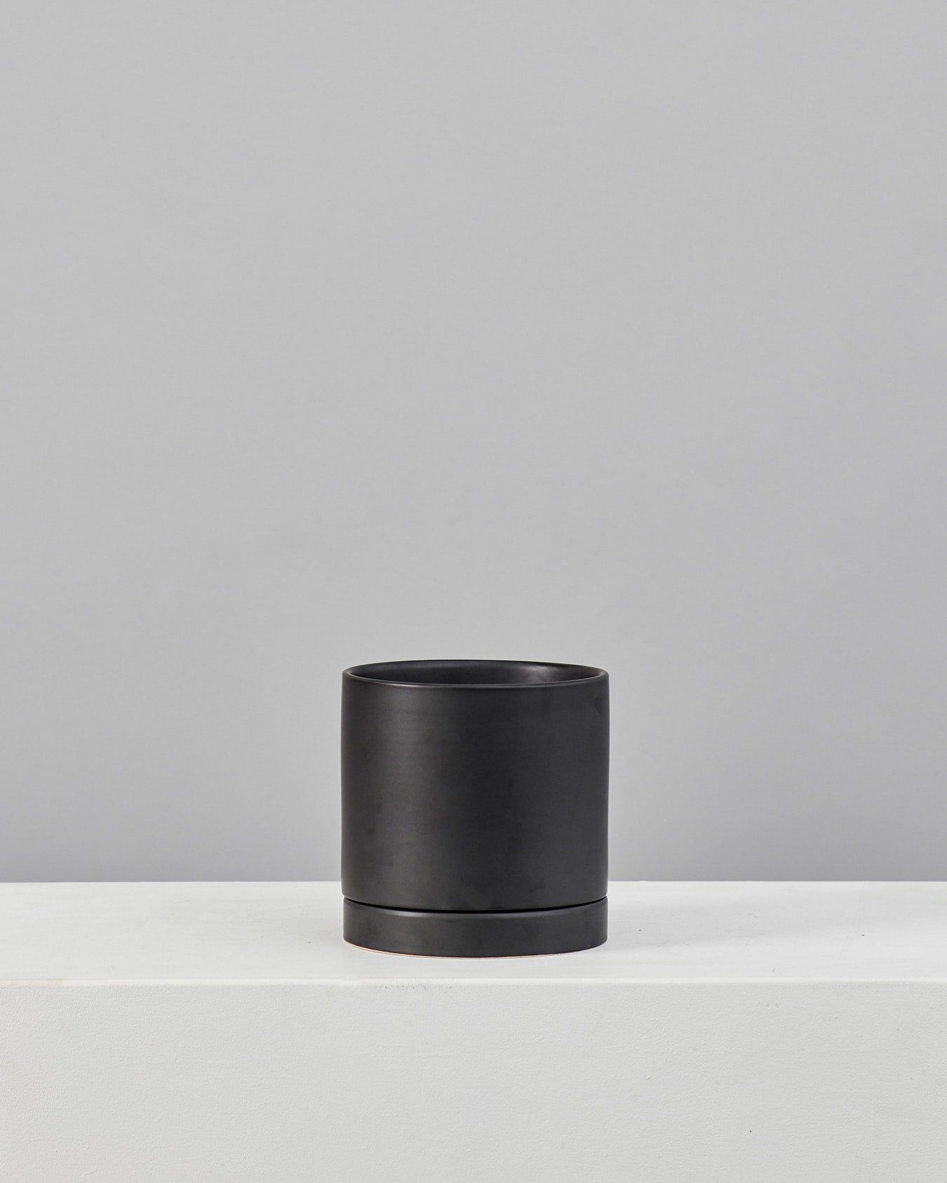 Romey Ceramic Pot with Drainage and Tray | 6 inch Diameter