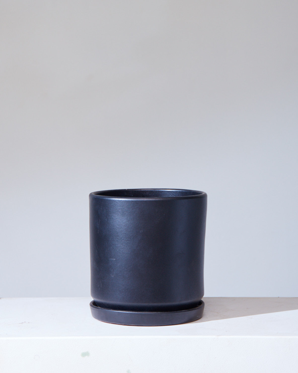 CALIFORNIA PLANTER COLLECTION: MATTE BLACK TWO PIECE CERAMIC Medium 10 Inch